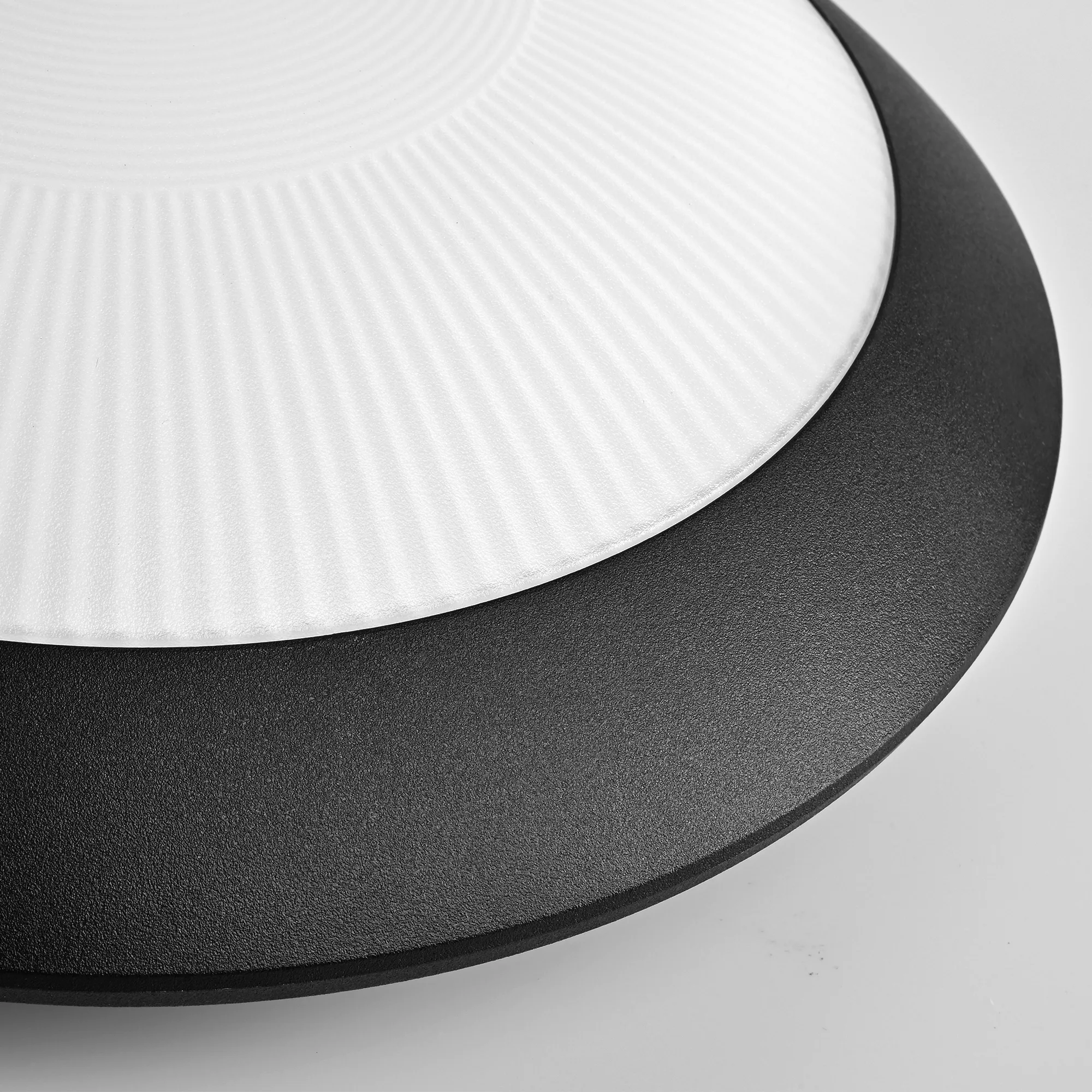 Oprawa sufitowa z czujnikiem ruchu mikrofalowego