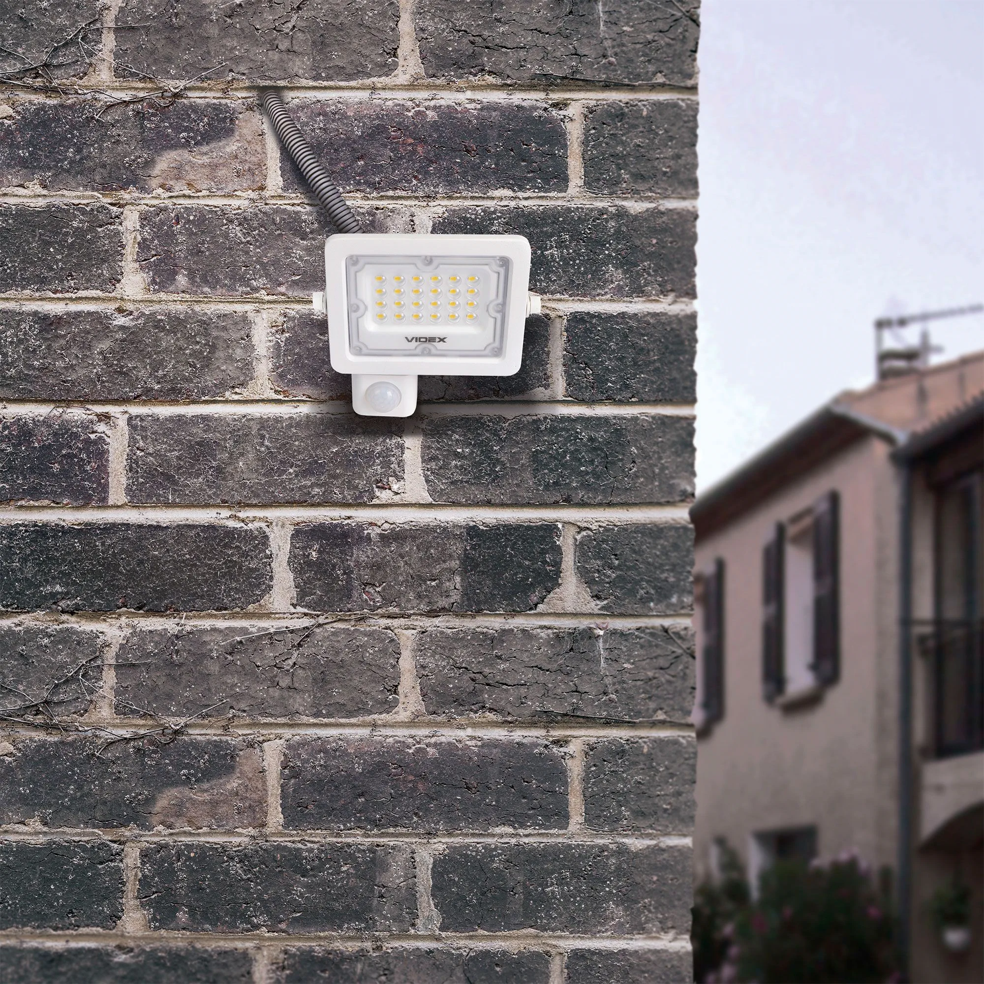 ⭐ Naświetlacz LED z czujnikiem ruchu 20W 5000K IP65 ⭐