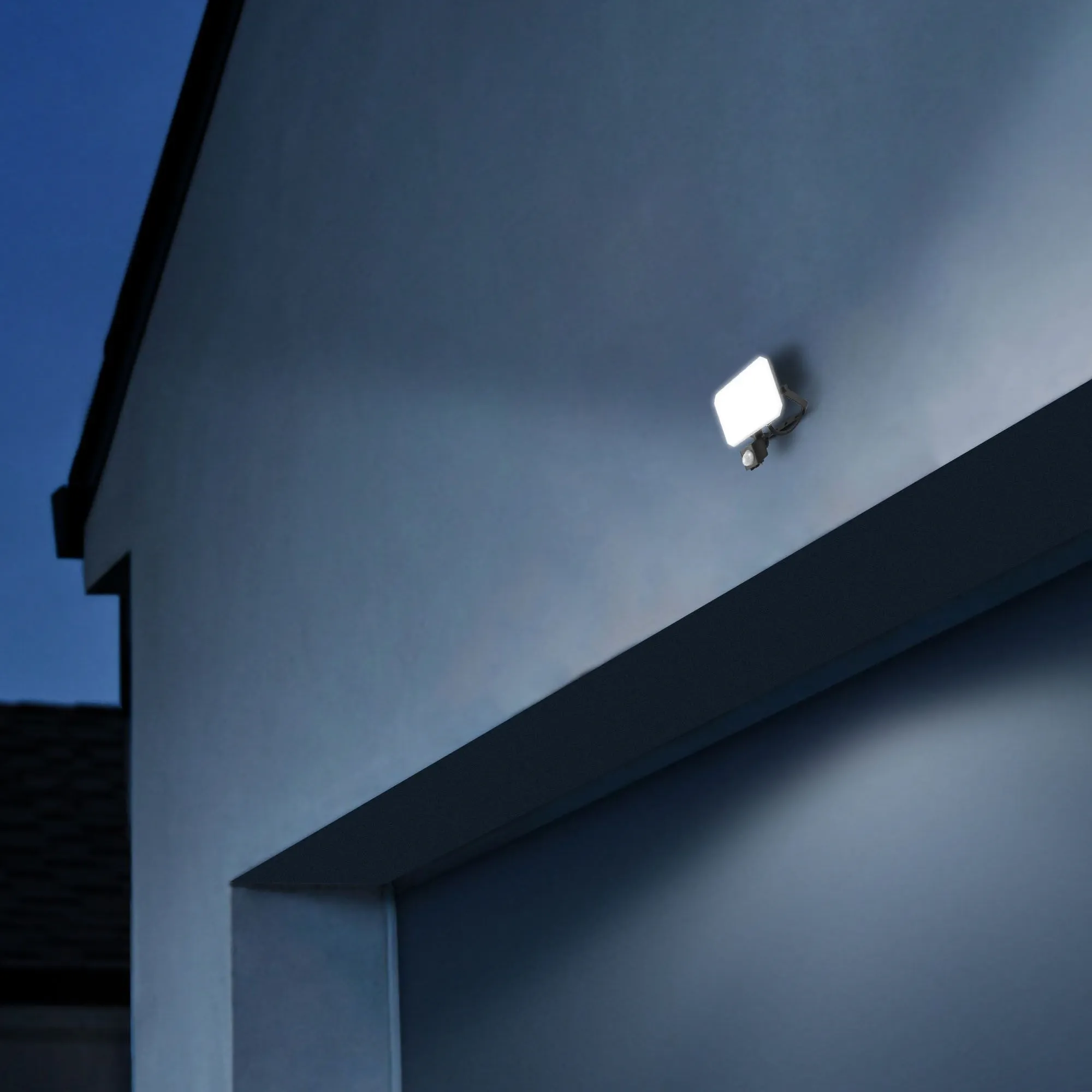 ⭐ Naświetlacz LED z czujnikiem ruchu 30W 5000K IP65 ⭐