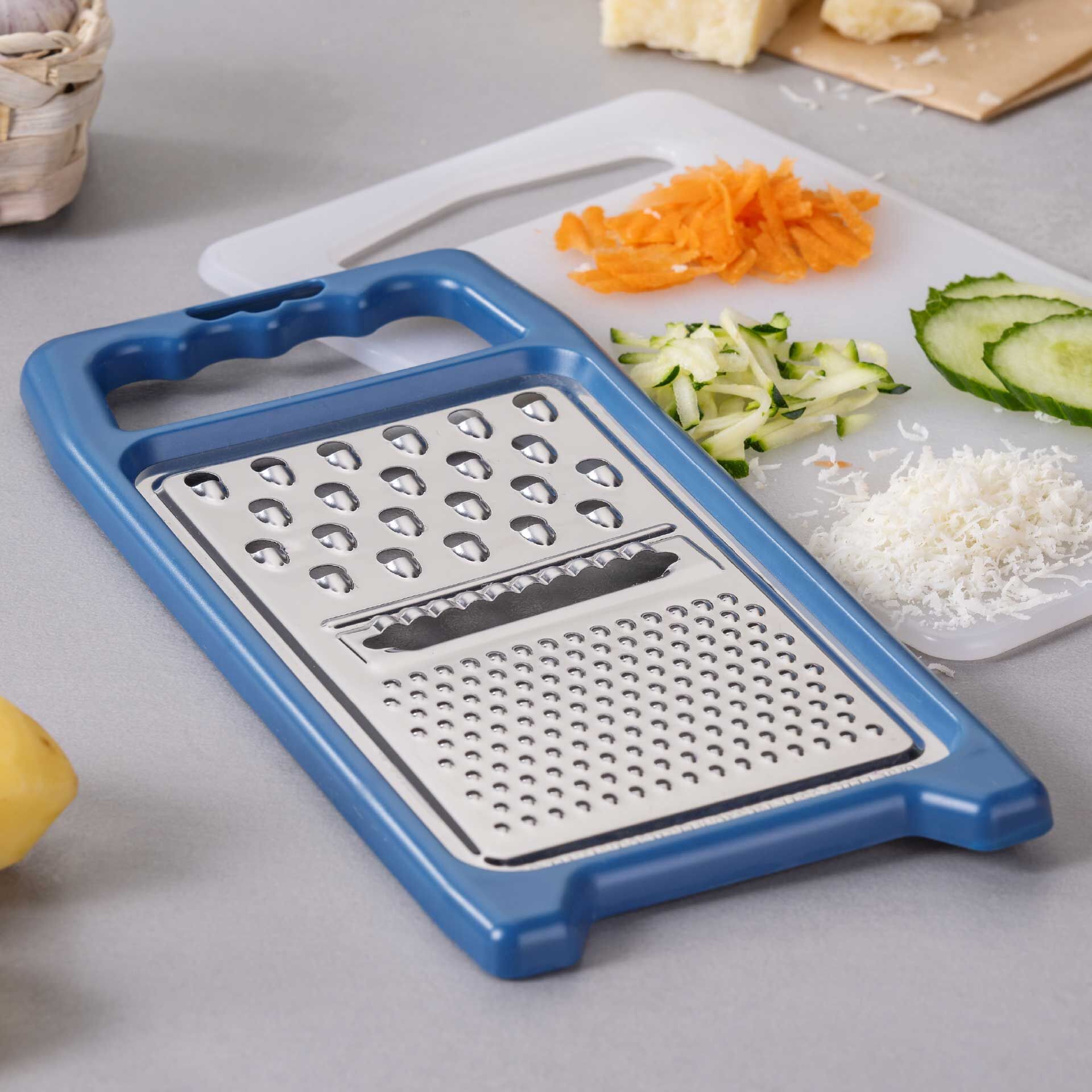 Uniwersalna tarka Essential, niebieska - wszechstronność w kuchni