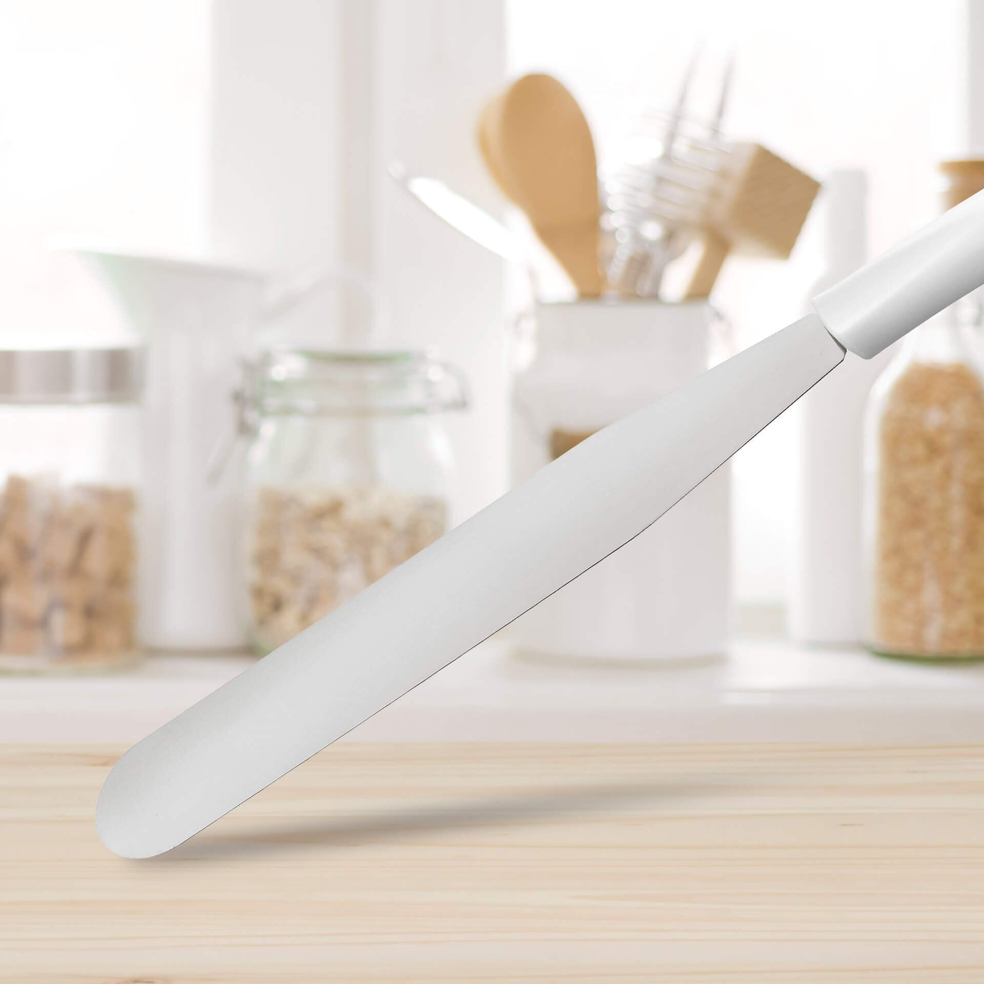 Noż do tortów – wszechstronny pomocnik w pieczeniu