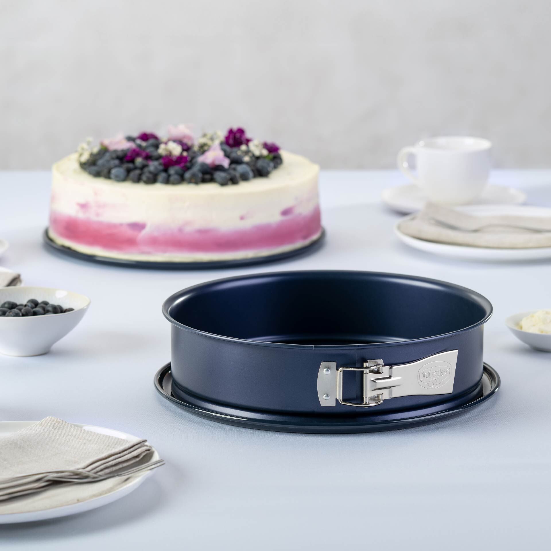 Forma do ciasta z emaliowaną podstawą serwisową, Ø 28 cm – doskonałe wypieki w każdej kuchni