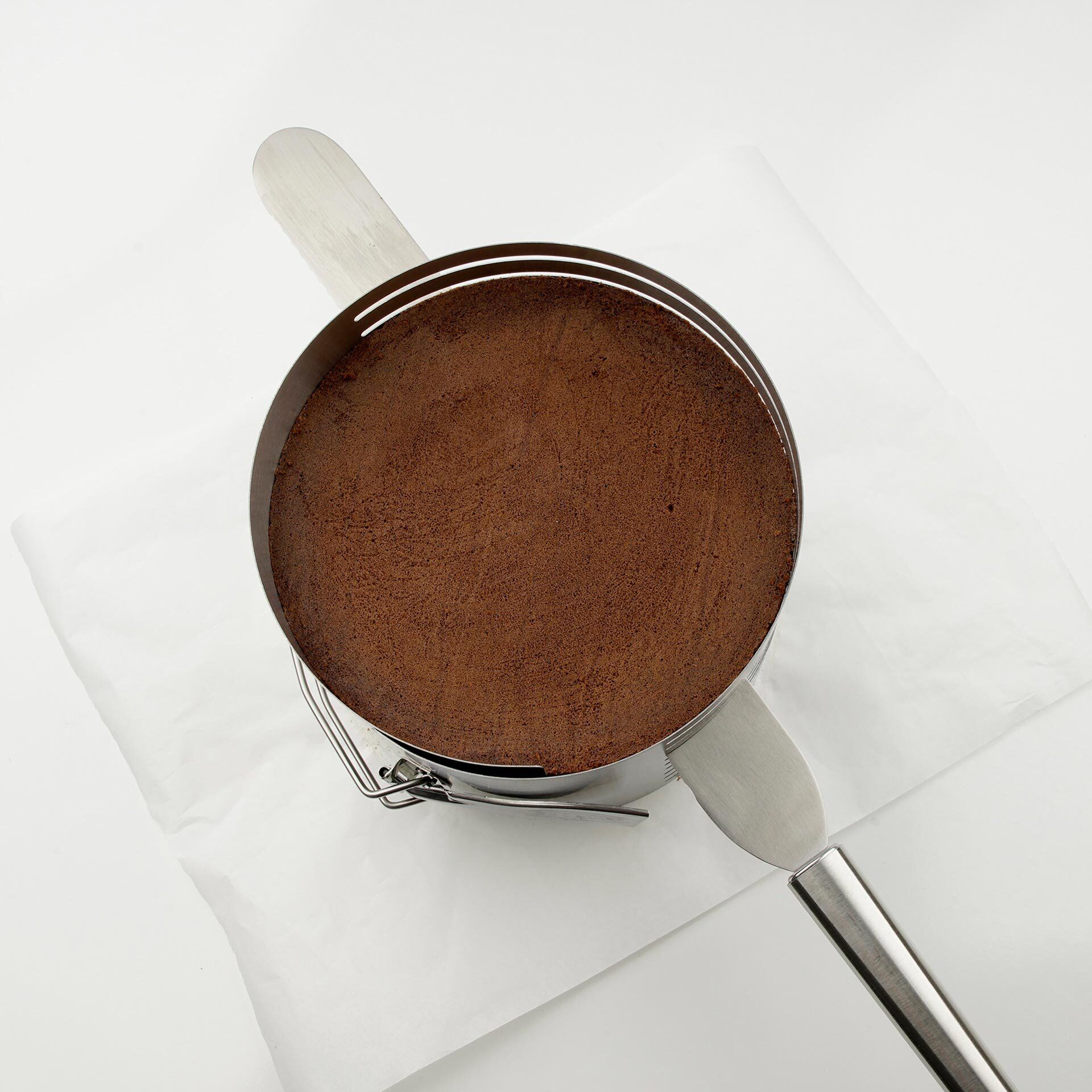 Pomoc do krojenia biszkoptów - idealne równe spody