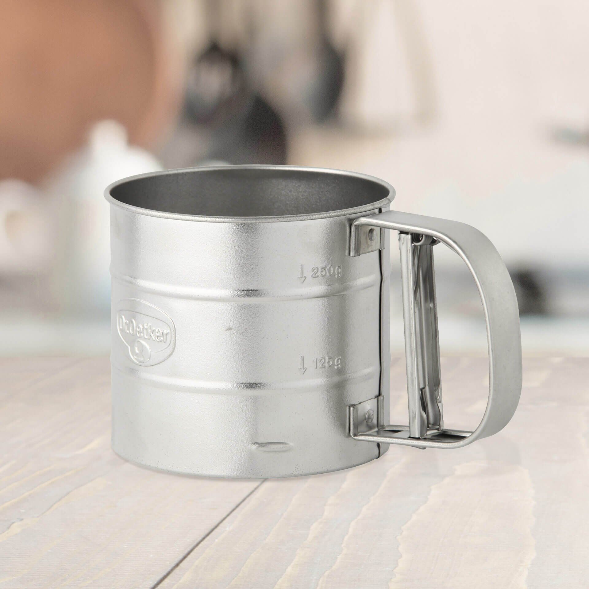 Jednoręczne sitko do mąki i cukru pudru - łatwość i precyzja