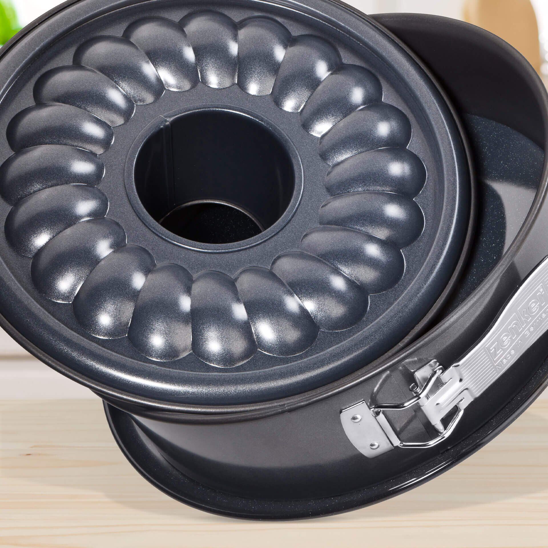 Forma do pieczenia z płaskim i okrągłym dnem Deluxe, Ø26cm - idealne ciasta w mgnieniu oka!