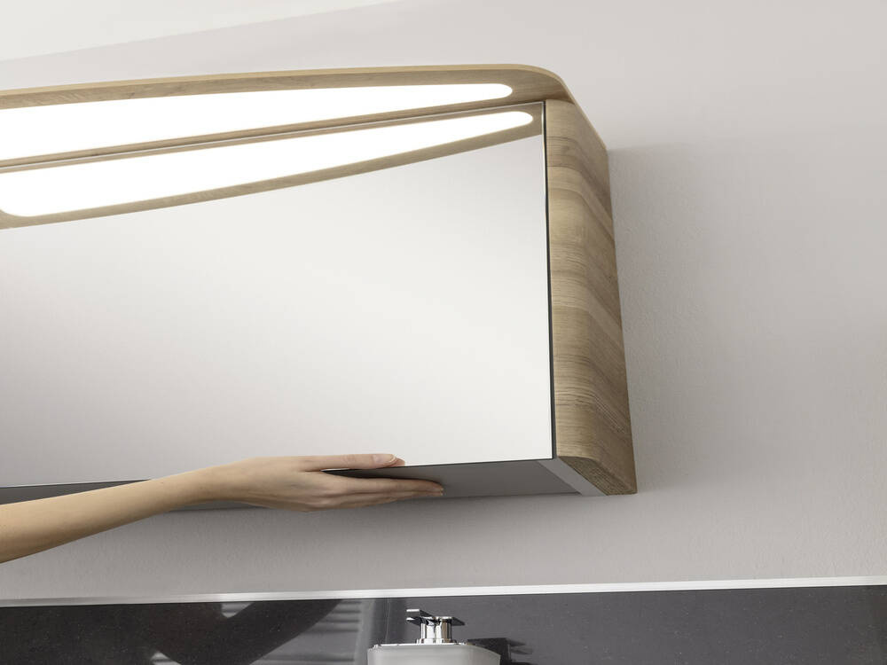 Szafka lustrzana 142 cm z kolekcji Classico w kolorze białym z oświetleniem LED