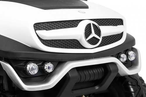 Pojazd Mercedes BENZ UNIMOG Biały