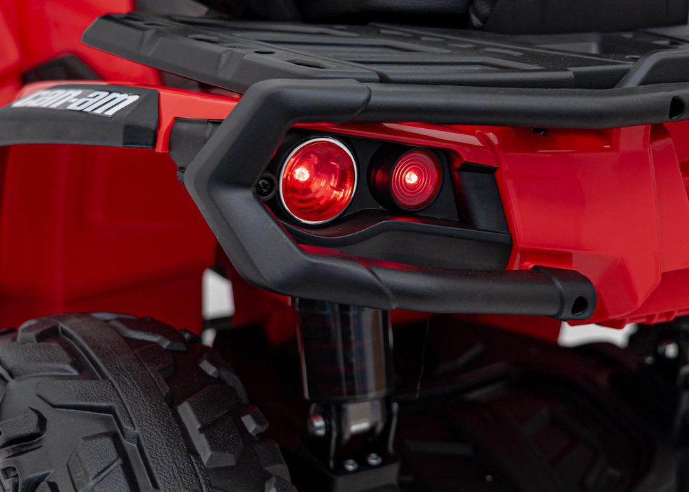Quad Can Am Outlander ATV z Pilotem Czerwony