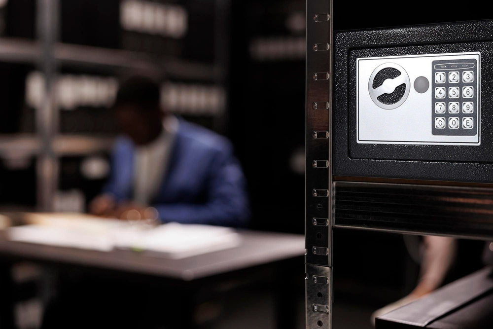 Sejf domowy z zamkiem elektronicznym na kluczyk lub kod 23x17x17 cm