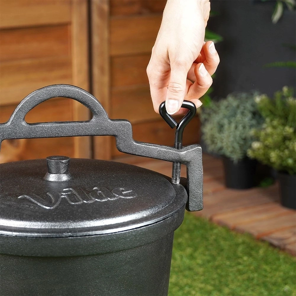 Kociołek żeliwny na nóżkach z pokrywką CAST LINE 8 l