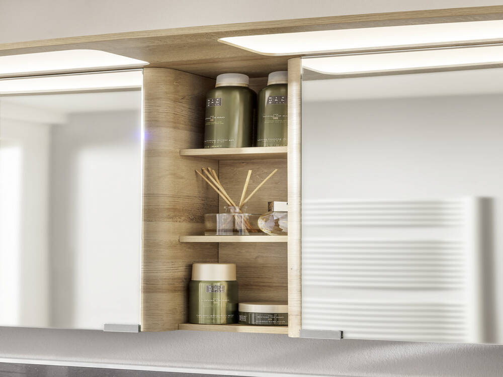 Szafka lustrzana 142 cm z kolekcji Classico w kolorze białym z oświetleniem LED