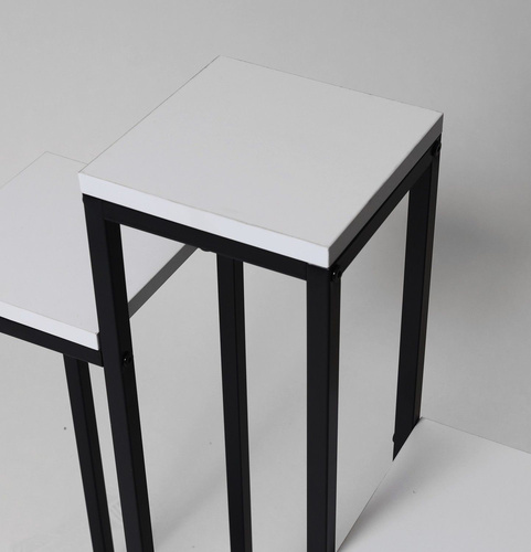 Kwietnik stojący metalowy piętrowy stojak na 3 kwiaty regał półki biały