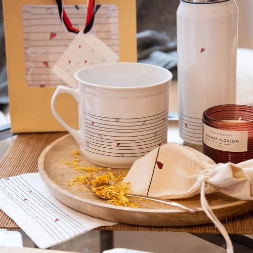 Kubek z woreczkiem ceramiczny biały SERCE 650 ml