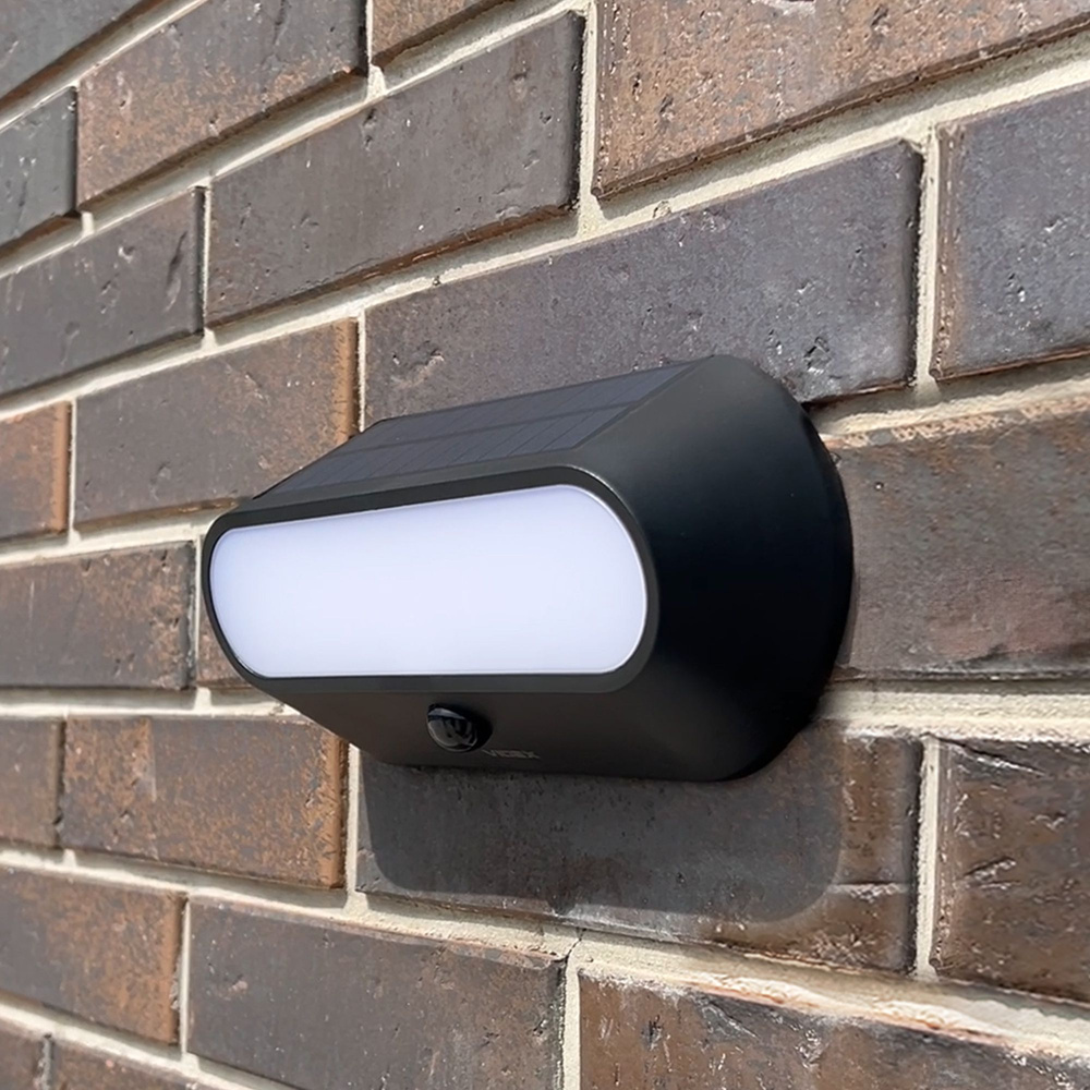 Lampa solarna VIDEX LED ścienna z czujnikiem ruchu czarna IP54 500lm