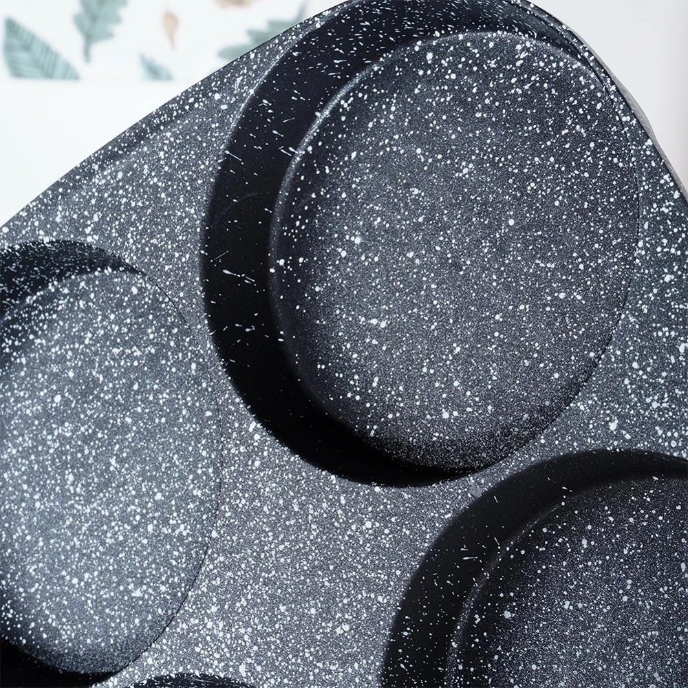 Patelnia do jajek granitowa 4 otwory BLACK LINE 19x19 cm