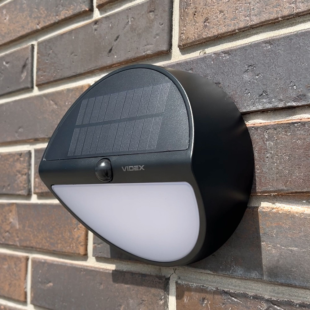 SOLARNA LAMPA ŚCIENNA LED Z CZUJNIKIEM RUCHU VIDEX 500Lm 5000K czarna