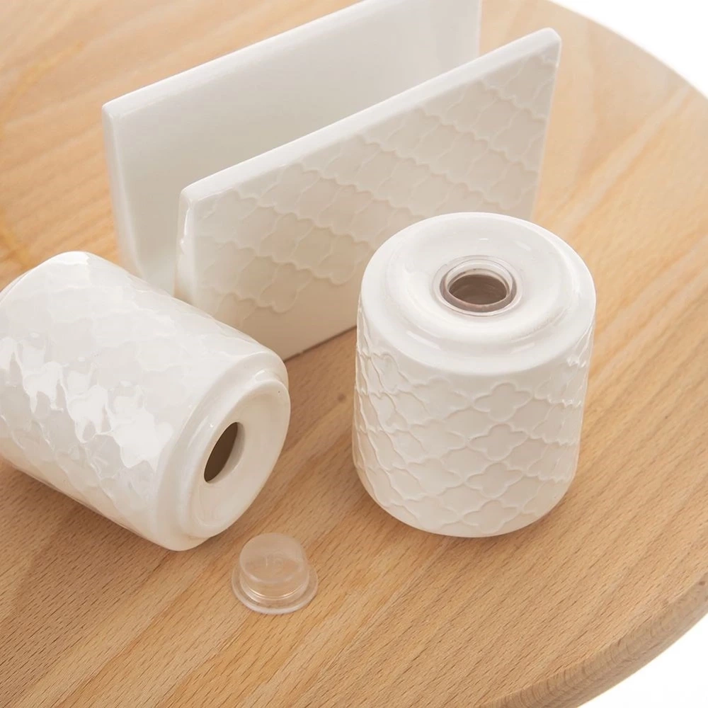 Solniczka i pieprzniczka porcelanowa ze stojakiem WHITELINE 3 el.